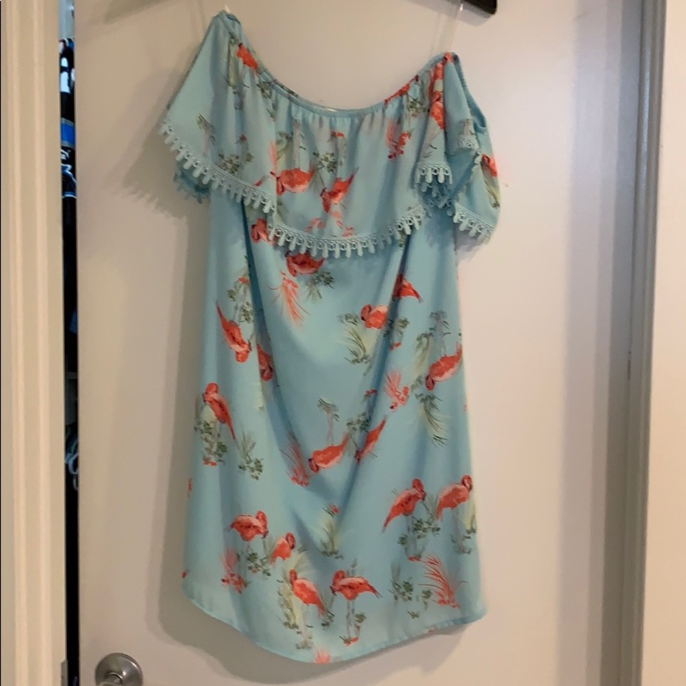 Strapless shoulder dress by Everly